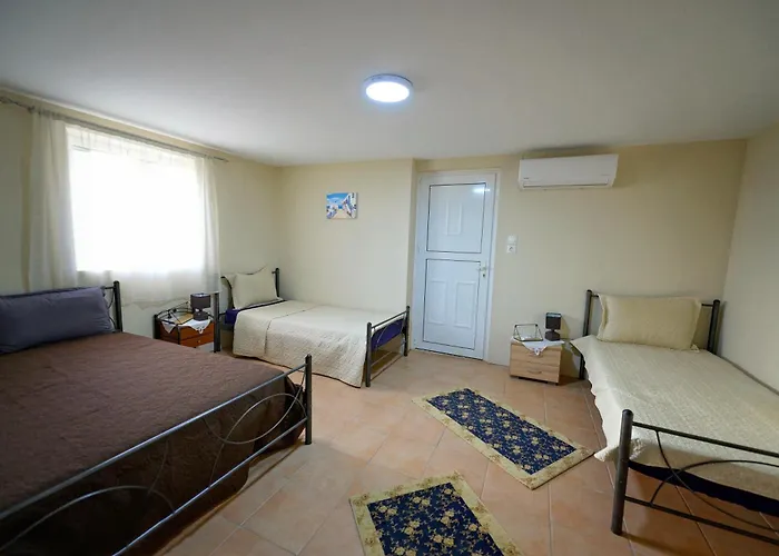 بيت للعطل Poppy's House Emborios