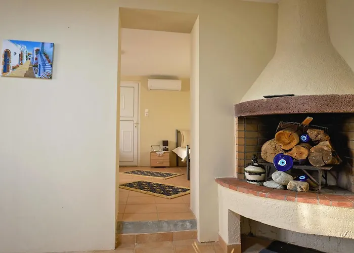 بيت للعطل Poppy's House Emborios