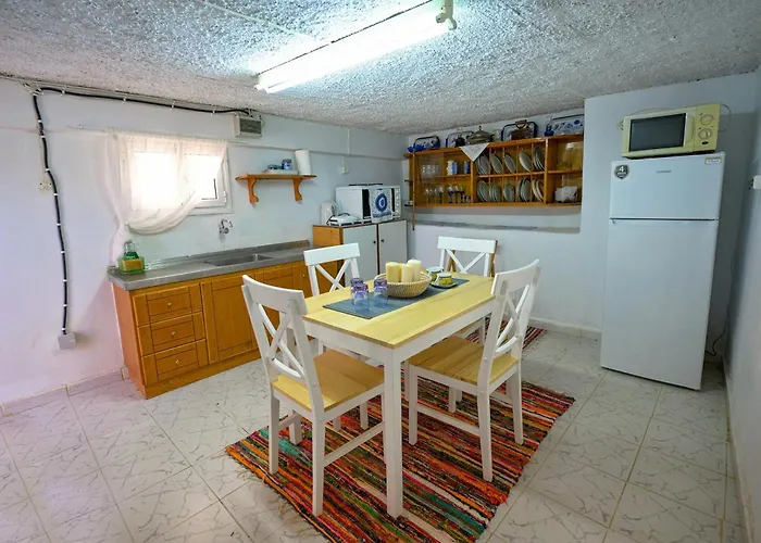 بيت للعطل Poppy's House Emborios